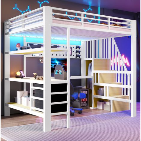 Letto a soppalco moderno 140x200 cm in metallo e MDF bianco, con scrivania, cassetti, scaffali, parete forata e LED