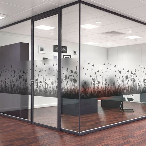Sticker mural occultant pour fenêtres – Champ de fleurs et papillons – Dimensions 40x200cm – Limite visibilité tout en laissant passer la lumière (1/5)