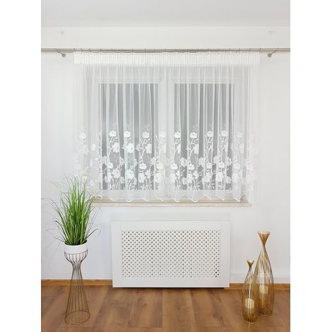 Cortina confeccionada con una marquesina de 400x145 cm con bordado 3D sobre cinta fruncidora. (1/5)