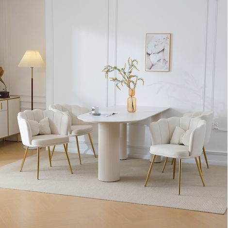 Lot de 4 chaises de salle à manger beige en velours avec dossier pétale, coussin papillon et pieds en métal doré (1/5)