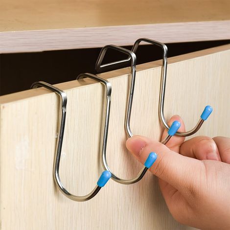 Estos dos ganchos dobles en forma de S están fabricados en acero inoxidable y son adecuados para lugares como los baños. (1/5)