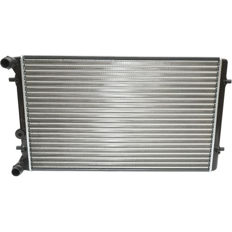 Radiatore raffreddamento acqua motore – VW, Audi, Opel, Seat, Skoda (motori 1.4 – 2.5 Diesel) Dimensioni: 650 × 414 × 23 mm Codici OEM: VW1J0121253AB, 1J0121253N, 1924001979 (1/5)