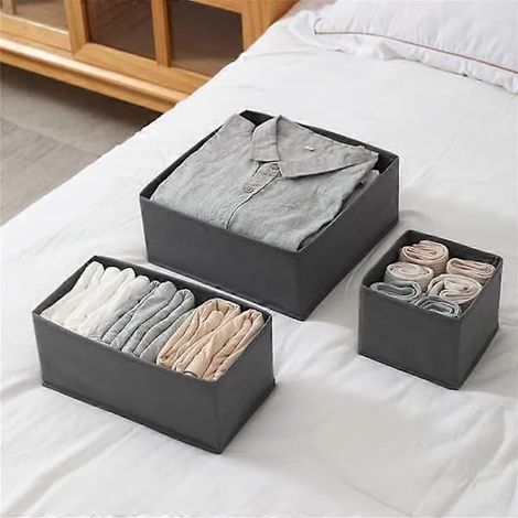 Ensemble de tiroirs avec boîtes de rangement et séparateur pour sous-vêtements.
