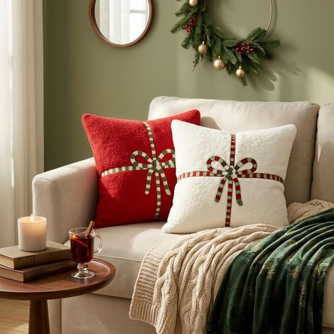 2 Housses de Coussin Décoratives Noël, Design Nœud Festif, Tissu Doux et Fermeture Invisible pour Salon CanapéRouge et blanc (1/5)
