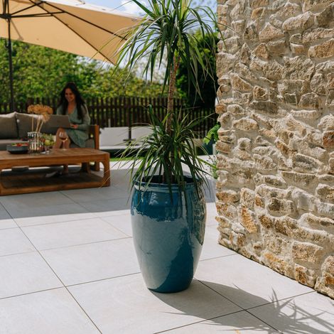 Pot grande taille d'extérieur BACCHUS 36x52cm bleu azur, fait main en terre cuite émaillée, résistant au gel (1/4)
