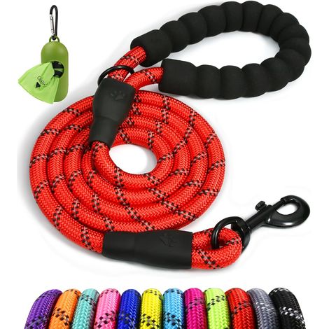 1 - Laisse Chien - Corde Nylon - Poignée Rembourrée et Fils Réfléchissants - Pour Chiens Moyens et Grands - Rouge - 150x1,2cm (1/5)