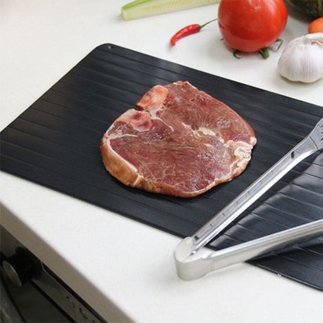 Vassoio di scongelamento in alluminio nero, ideale per tritare verdure, scongelare carne e alimenti surgelati. Scongelamento rapido. Dimensioni medie 295 x 208 mm (2 mm), adatto all'uso in cucina.