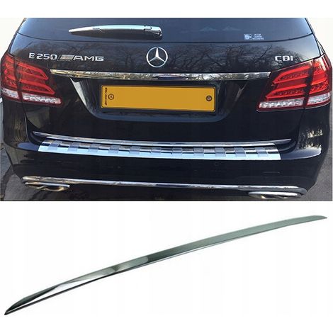 Embellecedor cromado de la tapa del maletero del Mercedes Clase E S212 (1/5)