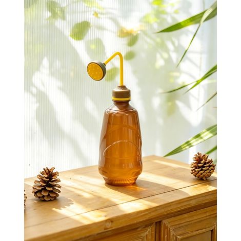 Regadera pequeña de 450 ml, regadera para plantas de interior con boquilla larga, botella de plástico para regar plántulas y suculentas, color marrón. (1/5)