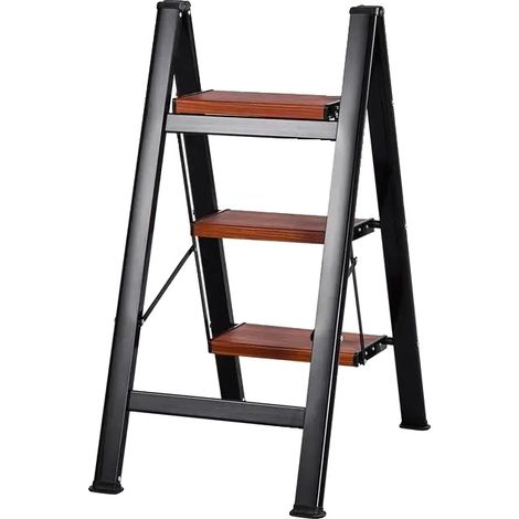 Scala pieghevole, in alluminio leggero, con design antiscivolo, colore nero. (1/2)