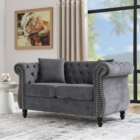 MODFU – Sofá Chesterfield de 2 plazas de terciopelo con respaldo capitoné, clavos decorativos y reposabrazos curvos, asiento de espuma y muelles, patas de madera de hevea – Gris (1/5)