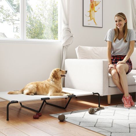 Cama elevada para perros grandes de exterior, de acero y malla transpirable, 152x94x23 cm, color beige. (1/5)