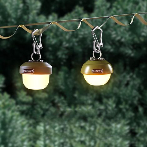 Wasserdichte Campinglampe, Helligkeit einstellbar, USB-aufladbar, kompakt und niedlich, mit Haken, olivgrünes Erdbeermuster. (1/4)