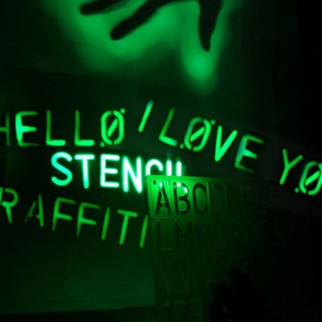 Vernice spray fosforescente luminescente che si illumina al buio in 3 colori - Colore: Giallo/Verde - Numero Pezzi: 400ml (1/3)