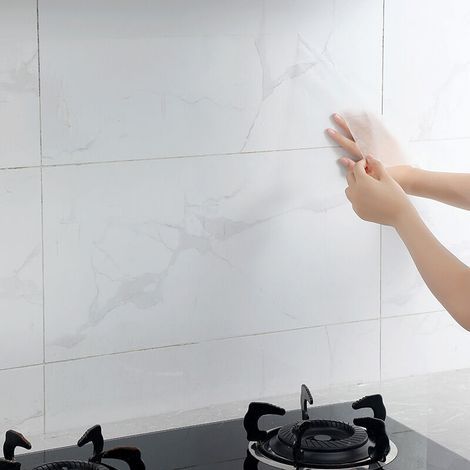Rouleau de film autocollant mural transparent 60cm – Résistant à l'huile et à l'eau – Pour surfaces lisses, cuisine et salle de bain – Facile à appliquer (1/5)