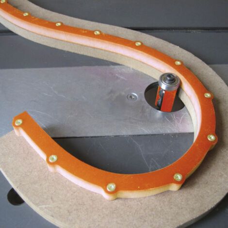 TMP-1200 GABARIT FLEXIBLE POUR LE FRAISAGE COURBE ET EN FORME D'ARCHE 12X12MM L=1200MM
