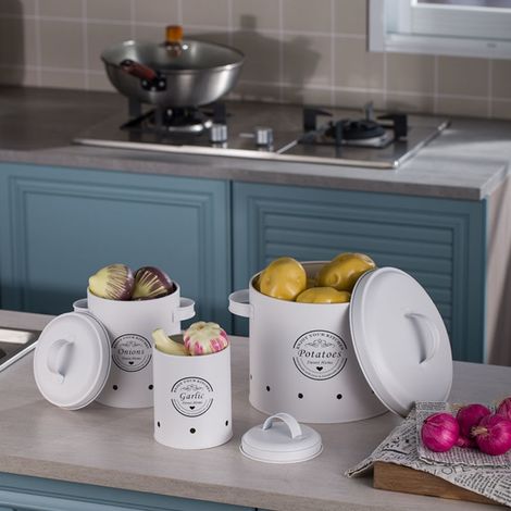 Ensemble de trois boîtes de rangement blanches en métal avec couvercles, en forme de pots à oignons, pour la conservation des aliments dans la cuisine. (1/5)