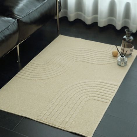 Schlichter, cremefarbener Teppich für den Innenbereich, geeignet für Eingangsbereiche, Wohnzimmer und Schlafzimmer.