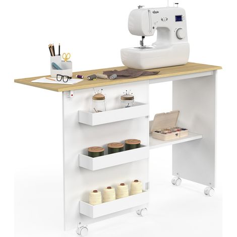 Idmarket – Table de couture pliable à roulettes – Meuble pour machine à coudre avec 4 étagères – Plateau dépliable 118 cm – Design moderne blanc et bois hêtre