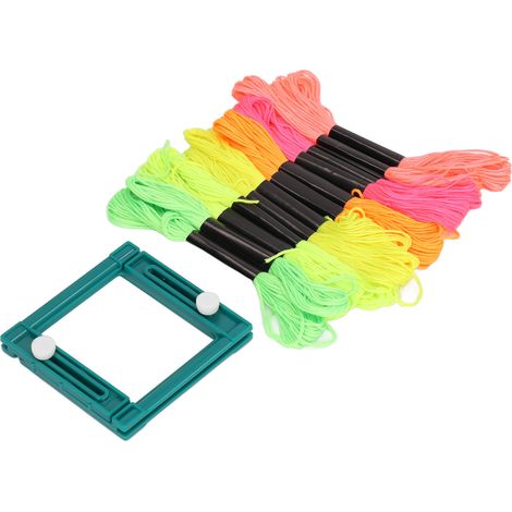 Machine à pompons, petit outil de bricolage domestique quadrilatéral pour la fabrication de pompons décoratifs pour bijoux et vêtements. (1/5)