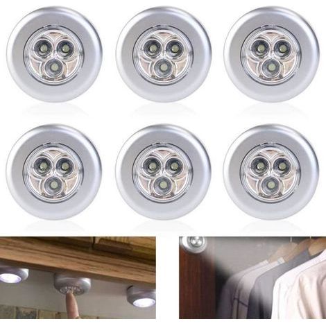 Set di 6 faretti LED, luci notturne adesive, alimentate da 3 batterie. (1/4)