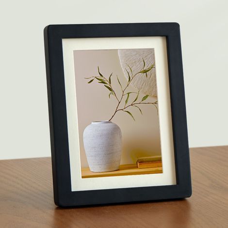 7-inch wooden photo frame, can be hung vertically or horizontally, suitable for photos 12.7x17.8 cm and smaller. A beautiful gift, suitable for desktops, wall hangings, and other occasions - Black. (1/2)