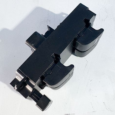 The BN8F-66-350A is suitable for the window regulator switches of the Mazda 3. (1/3)