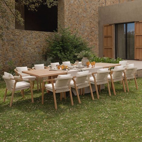 Set de table rectangulaire extensible 200-260-320x100 cm et 12 chaises de jardin avec accoudoirs en bois d'acacia Dubai SKLUM Acacia Rustique Marron (1/5)