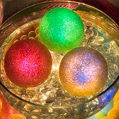 Globe scintillant lumineux flottant