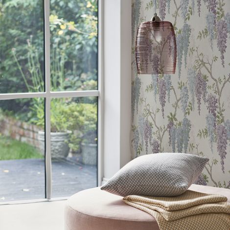 Papier peint intissé à motif fleurs glycine mauve 1005 x 52 cm – Raccord sauté 53 cm – Application directe sur mur – Laura Ashley