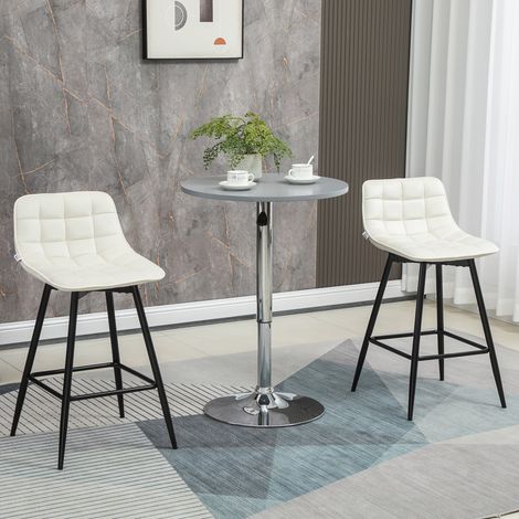 Lot de 2 tabourets hauts de style nordique avec dossier et repose-pieds. Tabourets en tissu effet velours et dossiers en métal. 45 x 47 x 84 cm. Couleur crème.