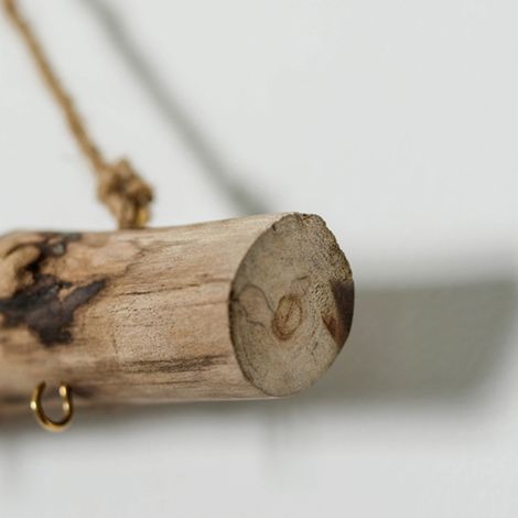 Branches de bois flotté naturel murales avec 5 crochets pour organiser colliers et boucles d'oreilles (1/5)