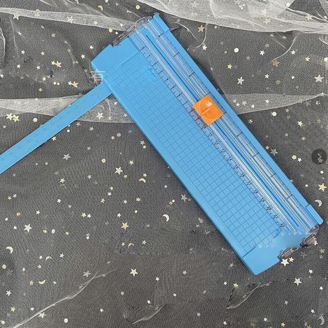 Coupe-papier pliable mini bleu, lame en acier au carbone sans bavures, règle transparente intégrée, découpe précise pour scrapbooking et bricolage. (1/5)