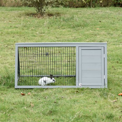 Dreieckiger Bodenkäfig, Außengehege, Doppeltür-Zwinger, geeignet für Kaninchen, Hühner und Schildkröten. Maße: 116 cm (L) x 62,2 cm (B) x 52,5 cm (H). Massives, graues Kiefernholz.