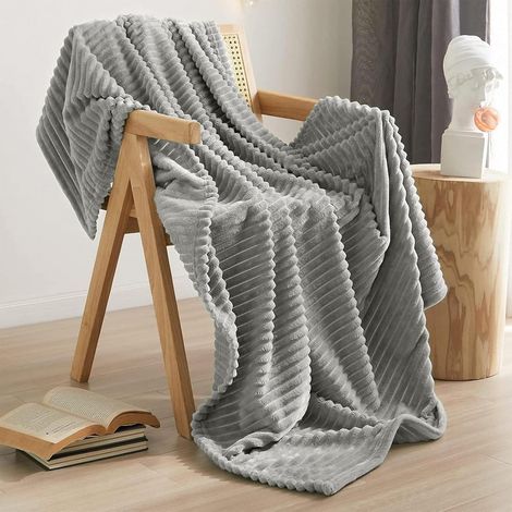 Couverture Douillette en Flanelle - Gris - 200 x 230 cm - Emballage Cadeau - Couverture Polaire Moelleuse comme Plaid, Couvre-lit ou jeté de canapé (1/5)