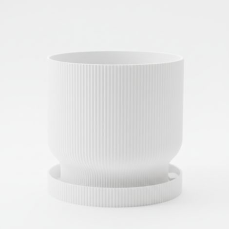 Un vaso da fiori bianco, moderno e leggero, con sottovaso, semplice e funzionale.