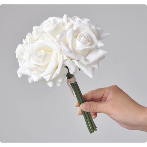 Un bouquet de 5 roses artificielles avec tiges – parfait pour la Saint-Valentin, les mariages et la décoration intérieure. (1/4)