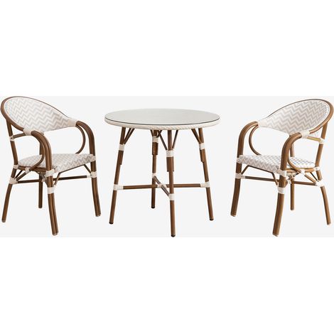 SKLUM Brielle Bistro rundes Tischset, Ø80 cm, und zwei stapelbare Esszimmerstühle mit Armlehnen aus Aluminium. Beige Nude - Gardenia Weiß                                  