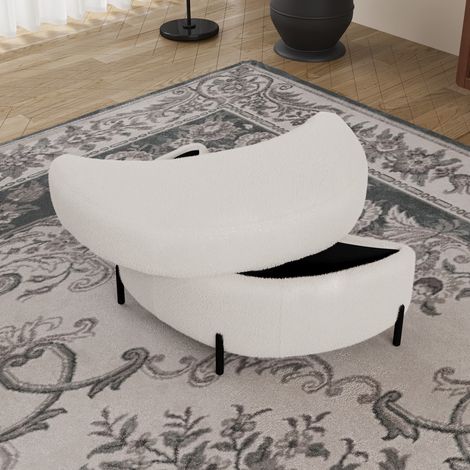 Pouf coffre en demi-lune, revêtu de sherpa, avec dessus plat, idéal comme table basse d'appoint, siège moelleux, banc à chaussures ou repose-pieds pour entrée, couloir et salon, teinte ivoire. (1/5)