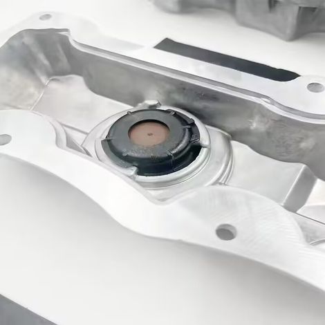Couvercle de soupape en alliage d'aluminium de qualité spécialement fourni pour les moteurs Peugeot Citroën 1.6L, OE0248L7 et 0248L6. (1/4)