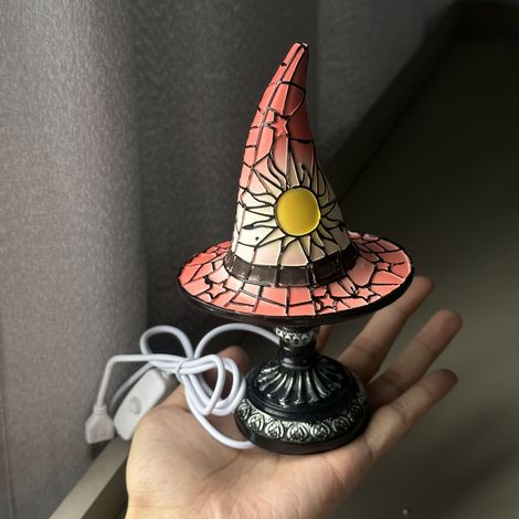 Lampe chapeau de sorcière LED peinte à la main - Décoration d'Halloween alimentée par USB avec effet lumineux, décoration de table gothique vintage pour (1/5)