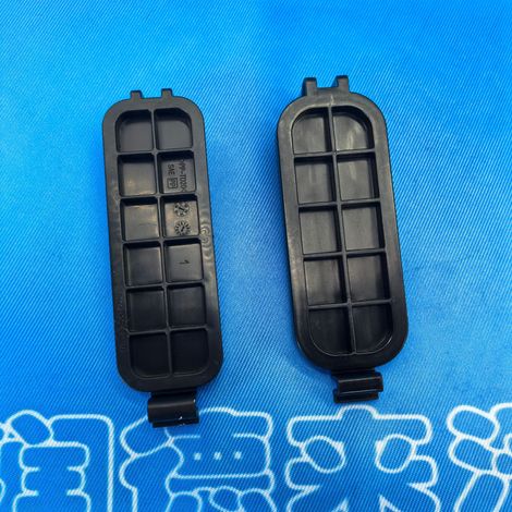 Suitable for Nissan Tiida, Sylphy, Classic Bluebird, Venucia D60 air conditioning filter cover, air conditioning filter plate (1/4)