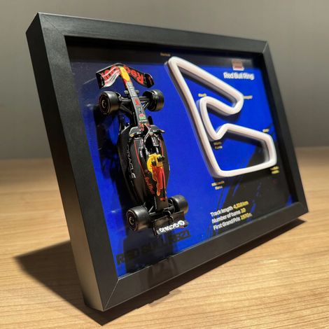 Rahmen mit einem Red Bull F1-Rennwagen - Red Bull Ring 77243 (1/4)