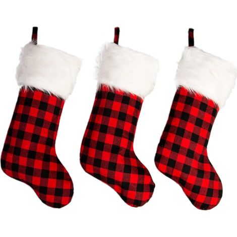 Lot de 3 bas de Noël de 46 cm, motif écossais rouge et noir classique, bordés de fausse fourrure douce et enneigée. Décorations à suspendre à la cheminée pour les fêtes de Noël en famille. (1/5)
