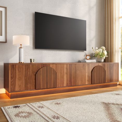 Meuble TV avec portes cintrées rainurées, système d'ouverture par simple pression, bandeau LED multicolore au sol, meuble TV autoportant pour salon (1/4)