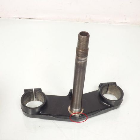 [PRODUIT D'OCCASION] Té de fourche inférieur origine pour moto Suzuki 1100 Gsx-R (1/3)