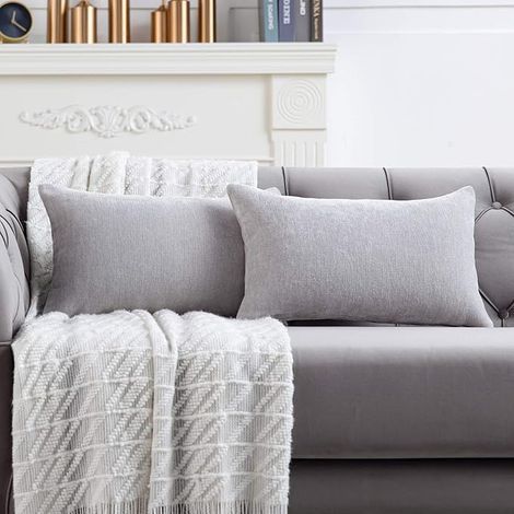Hellgraue Lendenkissenbezüge 30 x 50 cm (2er-Set), rustikaler Stil, für Sofa oder Sessel. (1/5)
