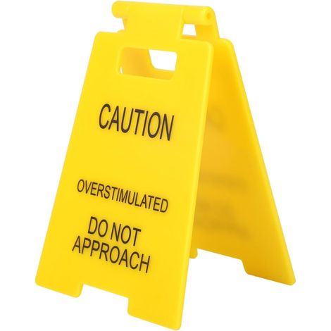 Pancarte Drôle Farce Bureau, Caution Overstimulated Do Not Approach Panneau d'Avertissement Cadeau Humouristique Mini Décoration Bureau pour Collègues Employés Patron Lieu Travail Maison (1/5)