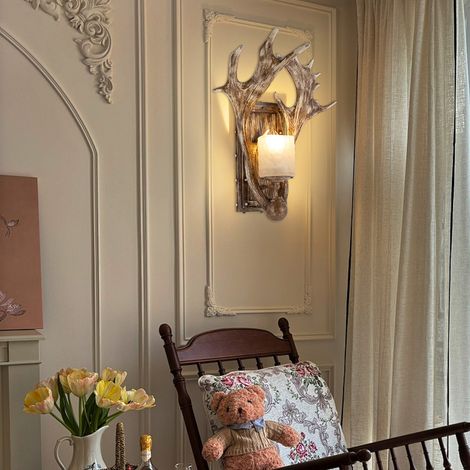 Kreative Wandlampen in Geweihform aus Kunstharz, rustikale Wandleuchten Wandmontage, imitiert ein Vintage-Hirsch, geeignet für Familienhotels