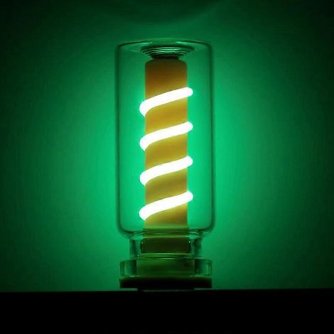USB-LED-Ambienteleuchte mit mehrfarbiger Spiralbirne, kompakte Steckdosenlampe für Schlafzimmer und Auto